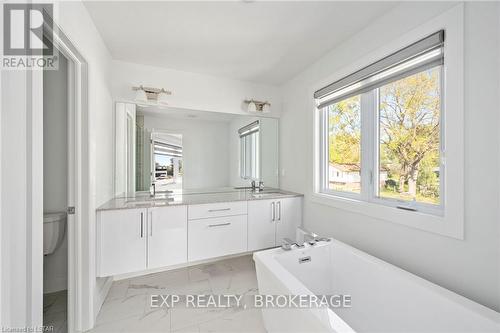 203 Eagle Street Street, North Middlesex (Parkhill), ON - Indoor Photo Showing Bathroom