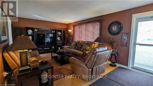 1177 Melsandra Ave, London, ON - Indoor Photo Showing Living Room