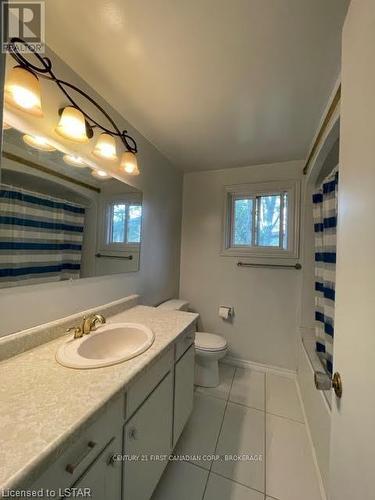 5 Monsarrat Cres, London, ON - Indoor Photo Showing Bathroom
