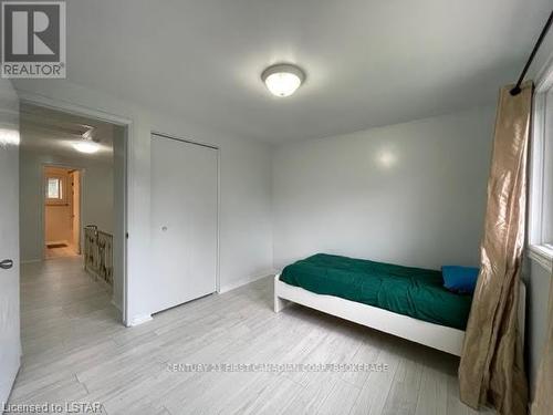 5 Monsarrat Cres, London, ON - Indoor Photo Showing Bedroom