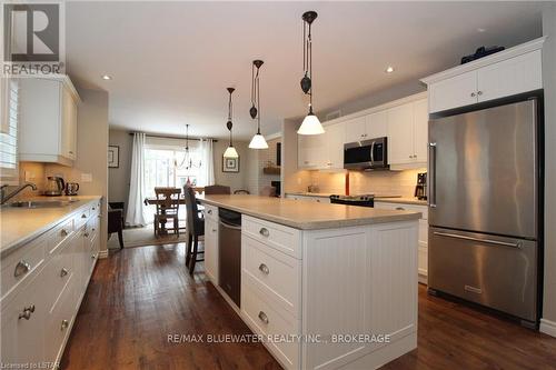 10322 Grand Oaks Drive, Lambton Shores, ON - Indoor Photo Showing Kitchen With Upgraded Kitchen