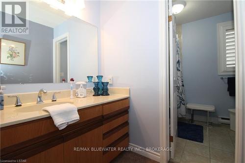 10322 Grand Oaks Drive, Lambton Shores, ON - Indoor Photo Showing Bathroom