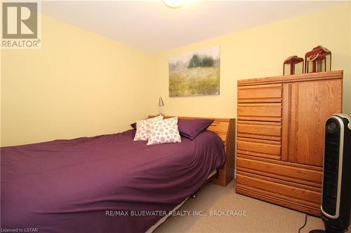 10322 Grand Oaks Drive, Lambton Shores, ON - Indoor Photo Showing Bedroom