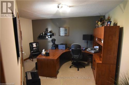 33380 Queen Street, North Middlesex, ON - Indoor Photo Showing Office