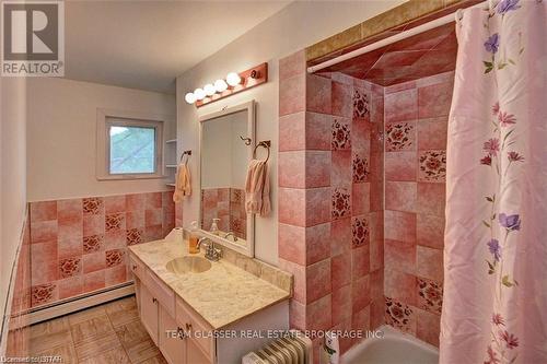 151 Travelled Road, London, ON - Indoor Photo Showing Bathroom