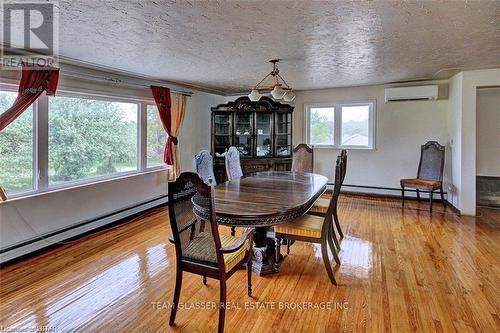 151 Travelled Road, London, ON - Indoor Photo Showing Dining Room