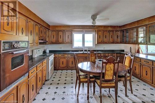 151 Travelled Road, London, ON - Indoor Photo Showing Kitchen With Double Sink