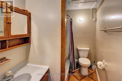 151 Travelled Road, London, ON - Indoor Photo Showing Bathroom
