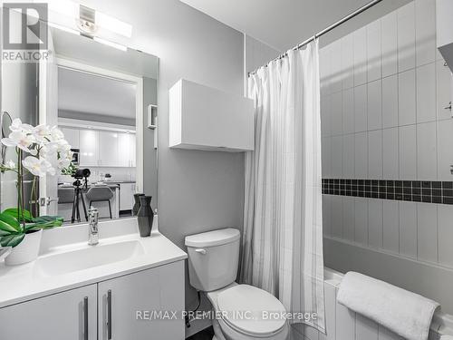 1134 - 165 Legion Road N, Toronto, ON - Indoor Photo Showing Bathroom
