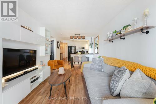 1025 - 5233 Dundas Street, Toronto, ON - Indoor Photo Showing Living Room
