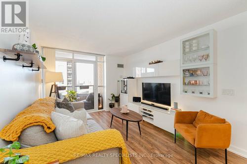 1025 - 5233 Dundas Street, Toronto, ON - Indoor Photo Showing Living Room