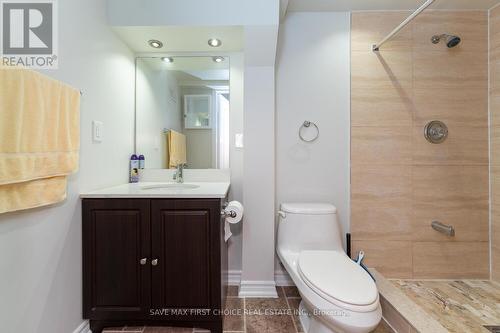 17 Haley Court, Brampton, ON - Indoor Photo Showing Bathroom