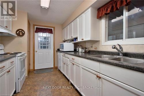 413 Shannon Boulevard, South Huron, ON - Indoor Photo Showing Kitchen With Double Sink