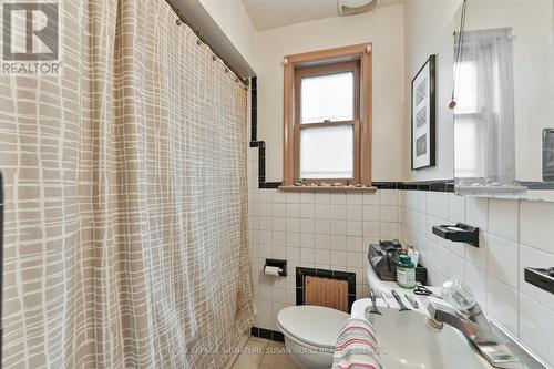 369 Main Street, Toronto, ON - Indoor Photo Showing Bathroom