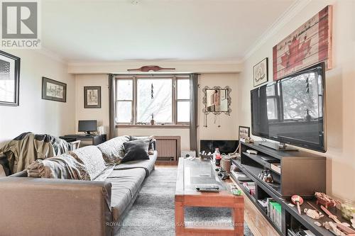 369 Main Street, Toronto, ON - Indoor Photo Showing Living Room