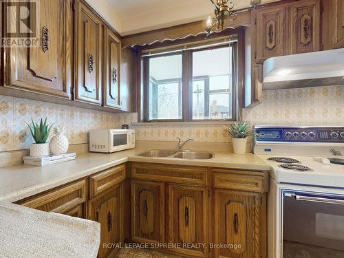 122 Brookhaven Drive, Toronto, ON - Indoor Photo Showing Kitchen With Double Sink