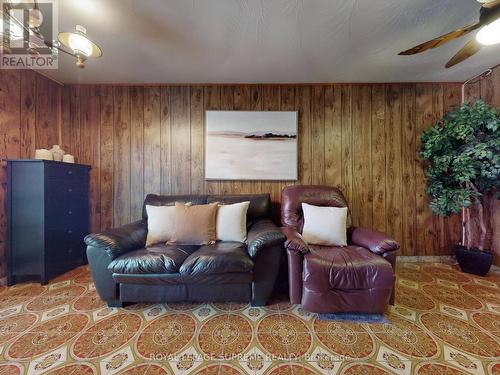 122 Brookhaven Drive, Toronto, ON - Indoor Photo Showing Living Room