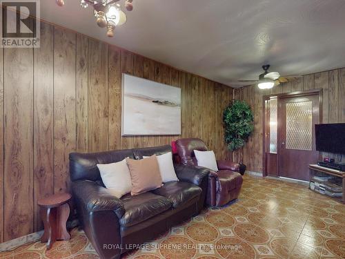 122 Brookhaven Drive, Toronto, ON - Indoor Photo Showing Living Room