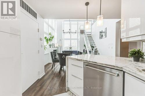 318 - 300 Manitoba Street, Toronto, ON - Indoor Photo Showing Kitchen With Upgraded Kitchen