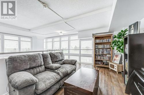 318 - 300 Manitoba Street, Toronto, ON - Indoor Photo Showing Living Room
