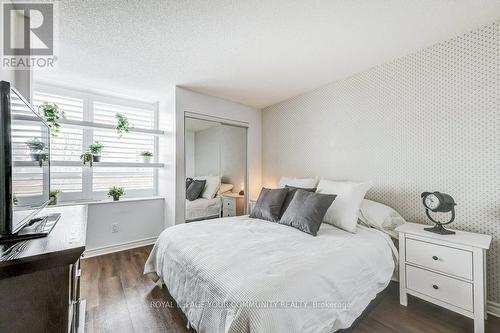 318 - 300 Manitoba Street, Toronto, ON - Indoor Photo Showing Bedroom