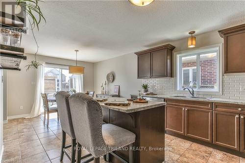 335 Portrush Place, London, ON - Indoor Photo Showing Kitchen