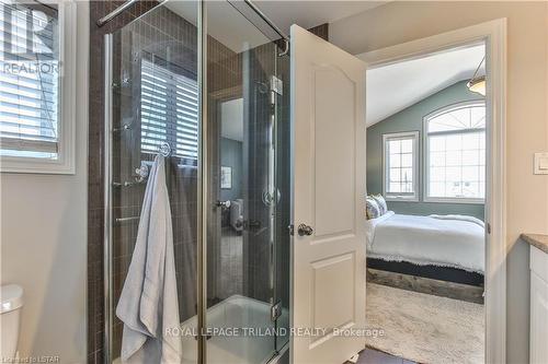 335 Portrush Place, London, ON - Indoor Photo Showing Bathroom