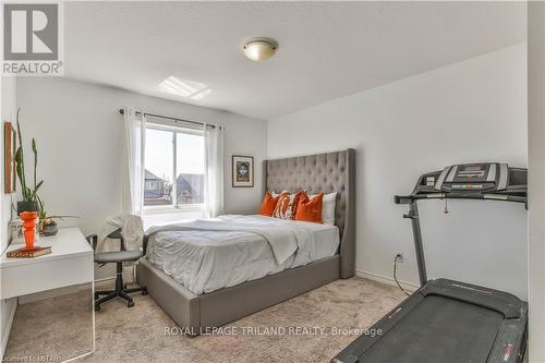 335 Portrush Place, London, ON - Indoor Photo Showing Bedroom
