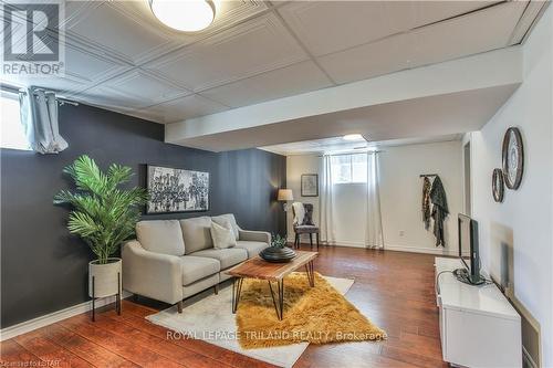 335 Portrush Place, London, ON - Indoor Photo Showing Living Room