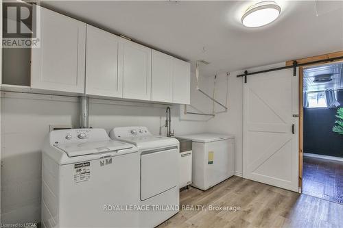 335 Portrush Place, London, ON - Indoor Photo Showing Laundry Room