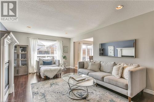 335 Portrush Place, London, ON - Indoor Photo Showing Living Room