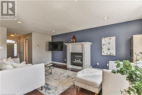 335 Portrush Place, London, ON - Indoor Photo Showing Living Room With Fireplace
