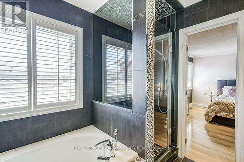 607 Heddle Crescent, Newmarket, ON - Indoor Photo Showing Bathroom