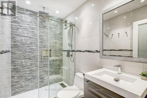 607 Heddle Crescent, Newmarket, ON - Indoor Photo Showing Bathroom