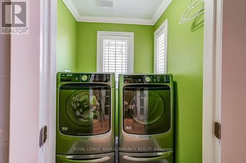 607 Heddle Crescent, Newmarket, ON - Indoor Photo Showing Laundry Room