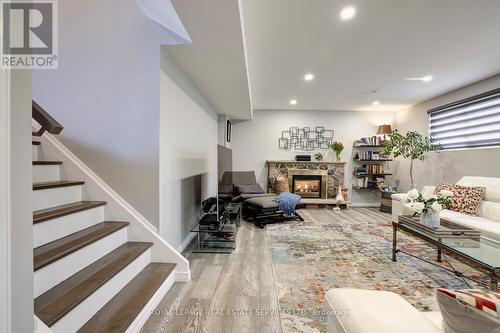 514 Vyner Crescent, Oakville, ON - Indoor With Fireplace