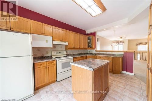 25 - 174 Martindale Road, Niagara Falls, ON - Indoor Photo Showing Kitchen