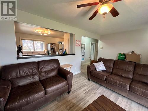 920 91 Avenue, Dawson Creek, BC - Indoor Photo Showing Living Room