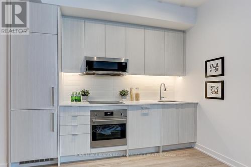 413 - 250 Lawrence Avenue W, Toronto, ON - Indoor Photo Showing Kitchen With Upgraded Kitchen