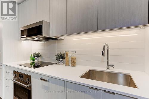 413 - 250 Lawrence Avenue W, Toronto, ON - Indoor Photo Showing Kitchen