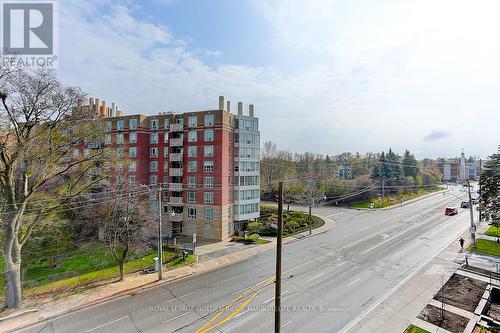 413 - 250 Lawrence Avenue W, Toronto, ON - Outdoor
