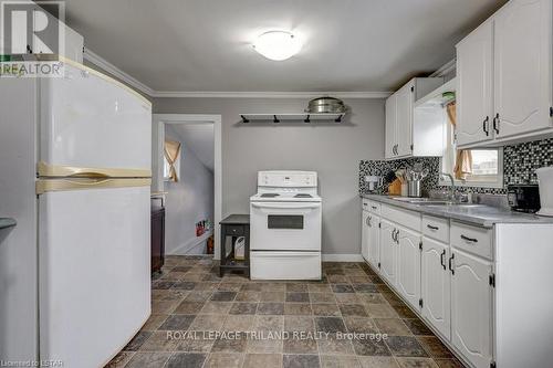 31 Malakoff Street, St. Thomas, ON - Indoor Photo Showing Kitchen