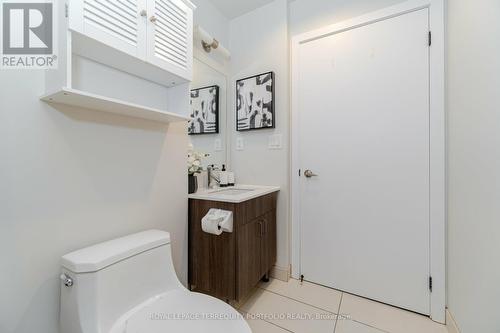 3709 - 426 University Avenue, Toronto, ON - Indoor Photo Showing Bathroom