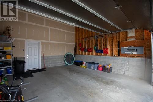 4 Zephyr Heights, North Bay, ON - Indoor Photo Showing Garage