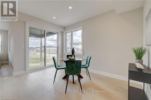 6473 Royal Magnolia Avenue, London, ON - Indoor Photo Showing Dining Room