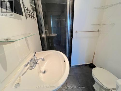 30 Devon Road, Toronto, ON - Indoor Photo Showing Bathroom