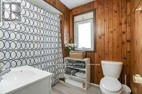 1725 Spruce Hill Road, Pickering, ON - Indoor Photo Showing Bathroom