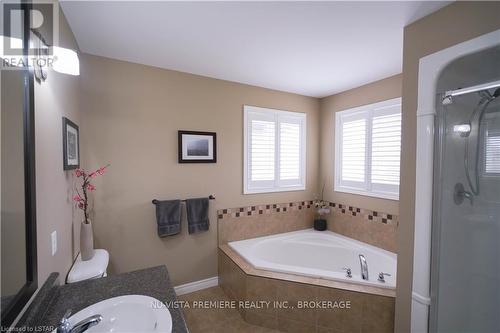 968 Springbank Avenue N, Tillsonburg, ON - Indoor Photo Showing Bathroom