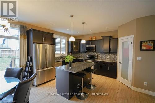 968 Springbank Avenue N, Woodstock, ON - Indoor Photo Showing Kitchen With Upgraded Kitchen