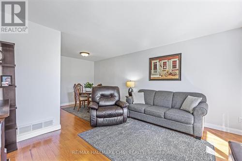 38 Lionel Stone Avenue E, New Tecumseth, ON - Indoor Photo Showing Living Room